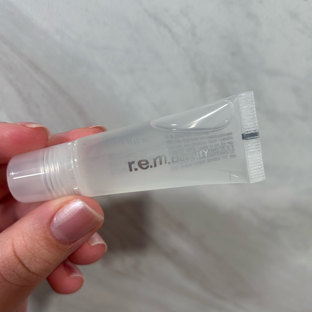 r.e.m. Plumping Lip Gloss Utmost Importance